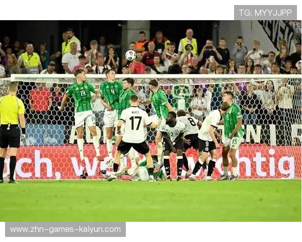 利物浦禁区外远射不断试探，阿诺德世界波轰破球门