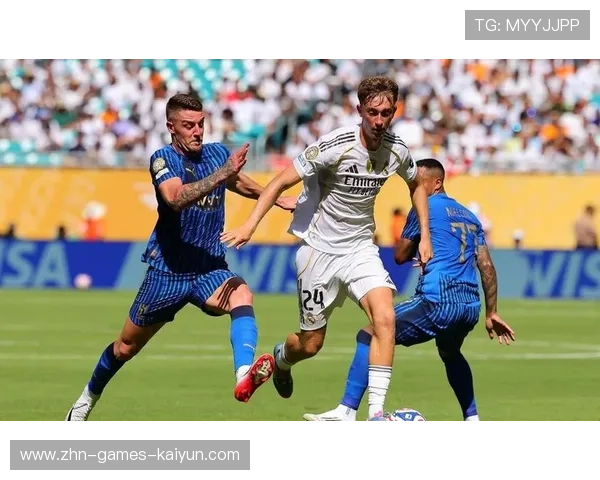 皇马中路直塞与边路插上:制胜链条的完美融合 皇马中路直塞与边路插上:制胜链条的完美融合